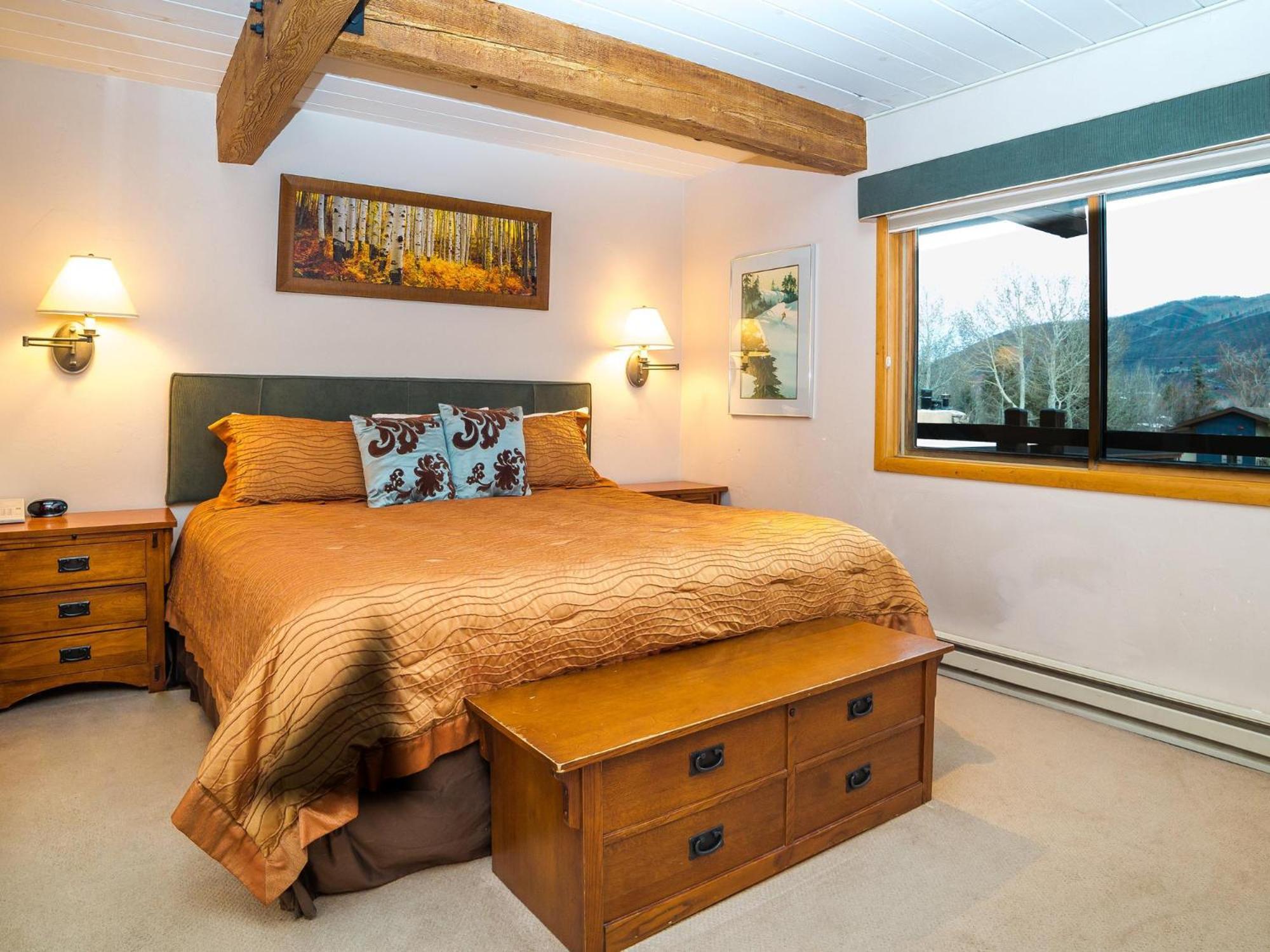 Lift One - One, Two, Three Bedroom Units Adjacent To Downtown