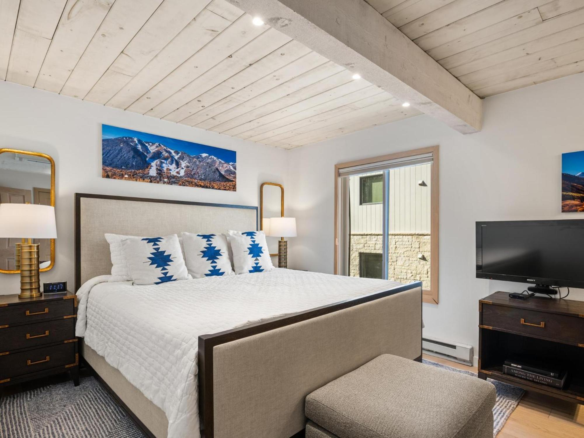 Lift One - One, Two, Three Bedroom Units Adjacent To Downtown *