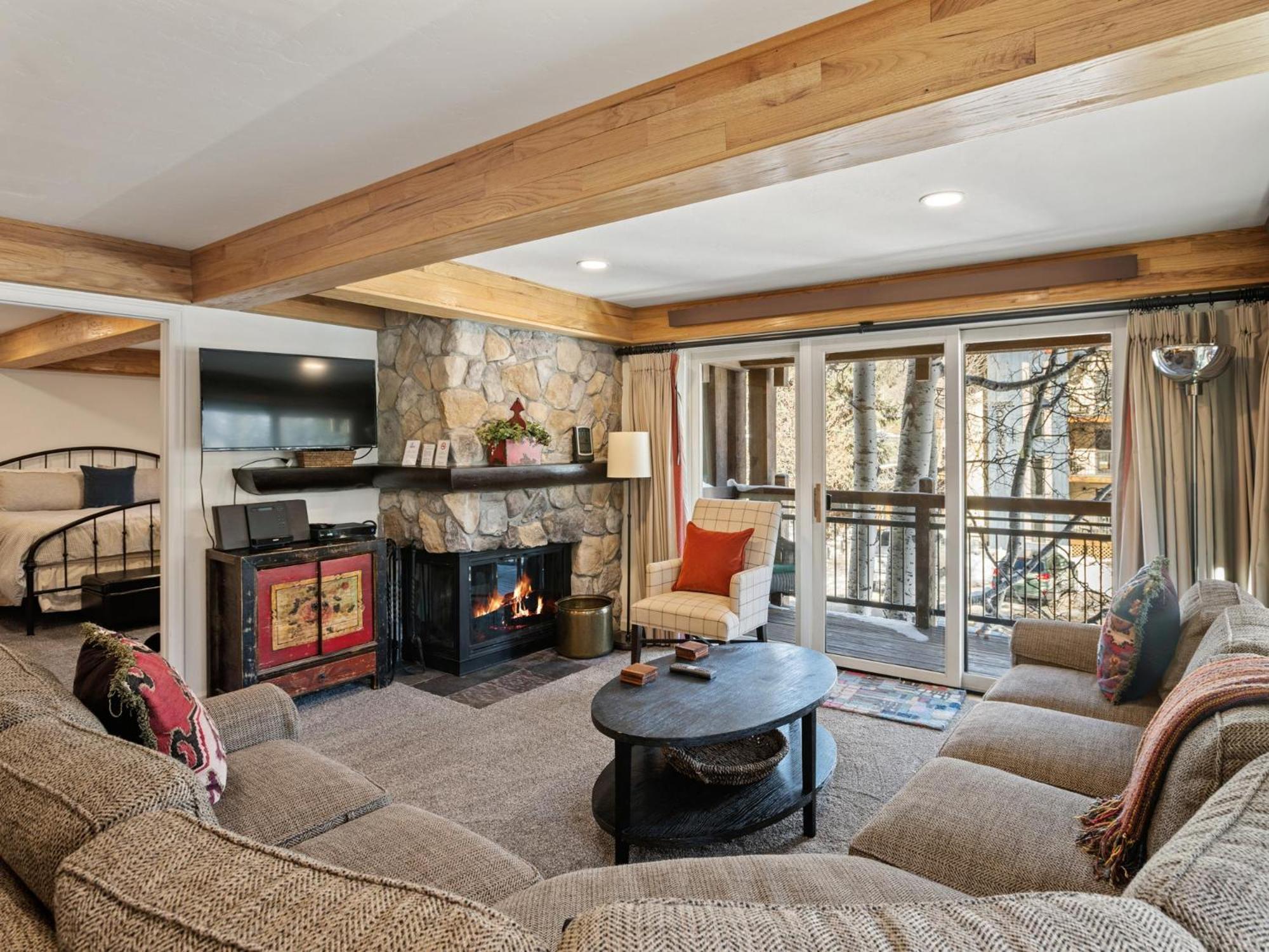 Lift One - One, Two, Three Bedroom Units Adjacent To Downtown Apartamento Aspen