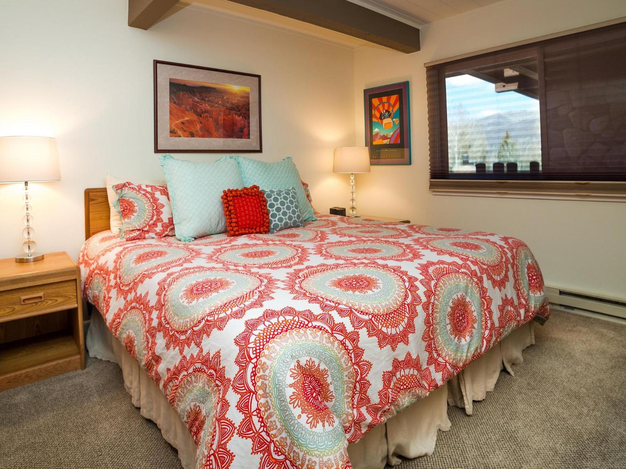 Lift One - One, Two, Three Bedroom Units Adjacent To Downtown *
