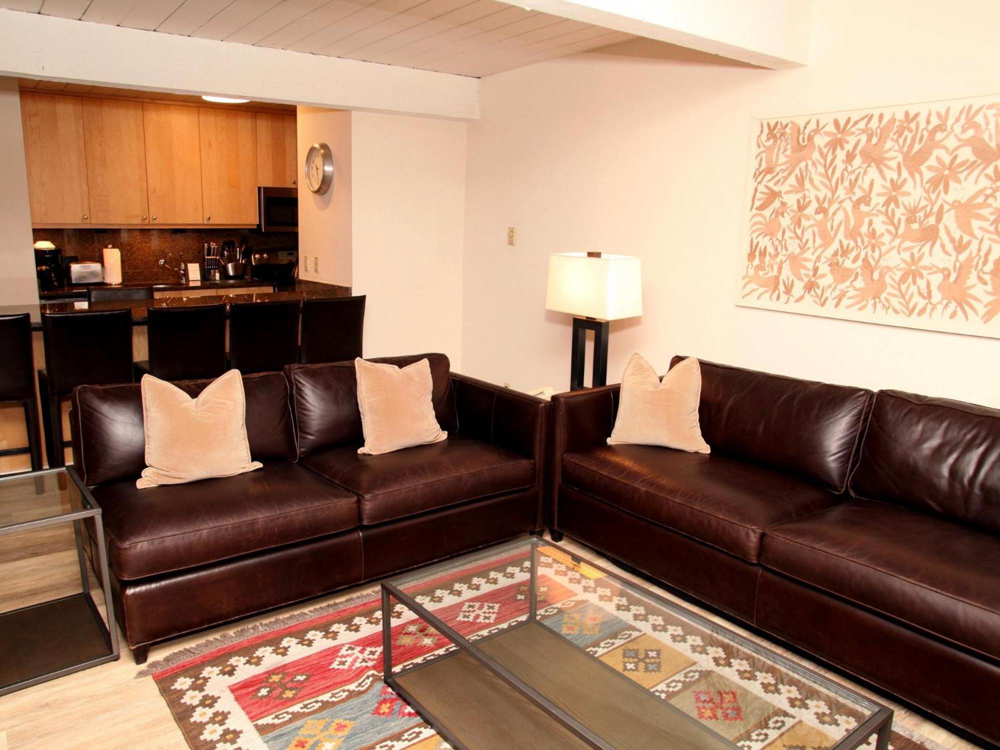 Lift One - One, Two, Three Bedroom Units Adjacent To Downtown *