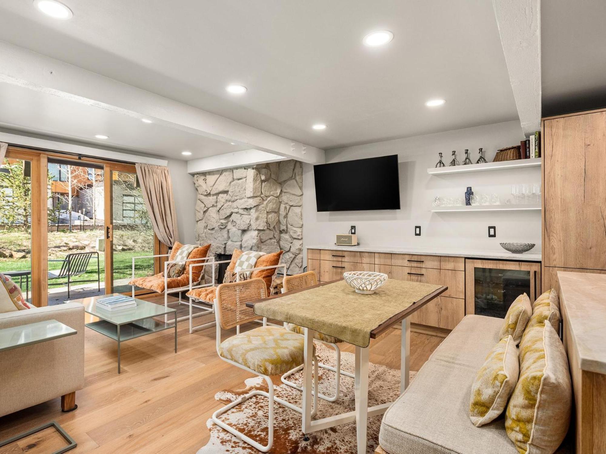 Lift One - One, Two, Three Bedroom Units Adjacent To Downtown