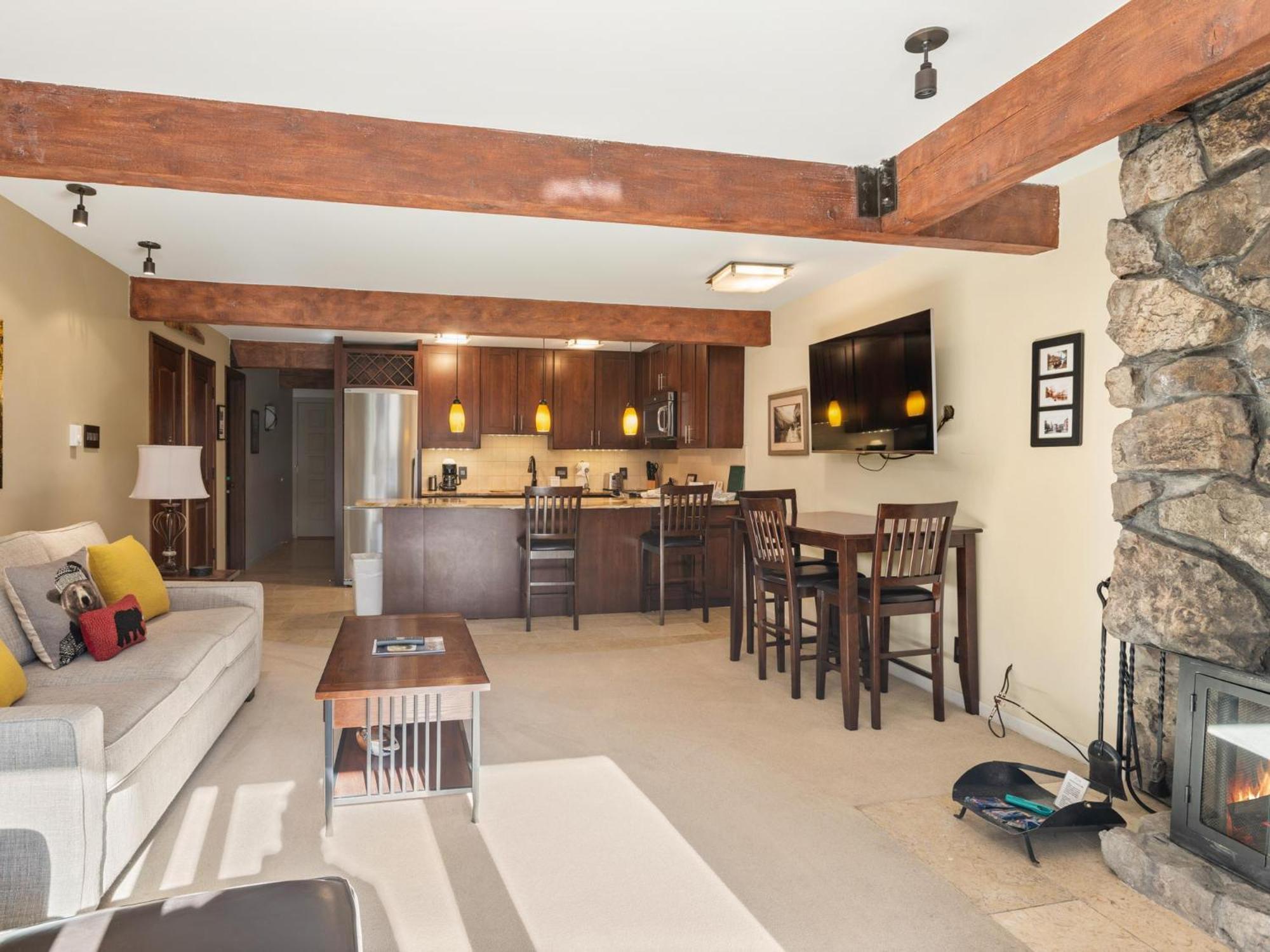 Lift One - One, Two, Three Bedroom Units Adjacent To Downtown